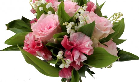 Bouquet de muguet et fleurs roses