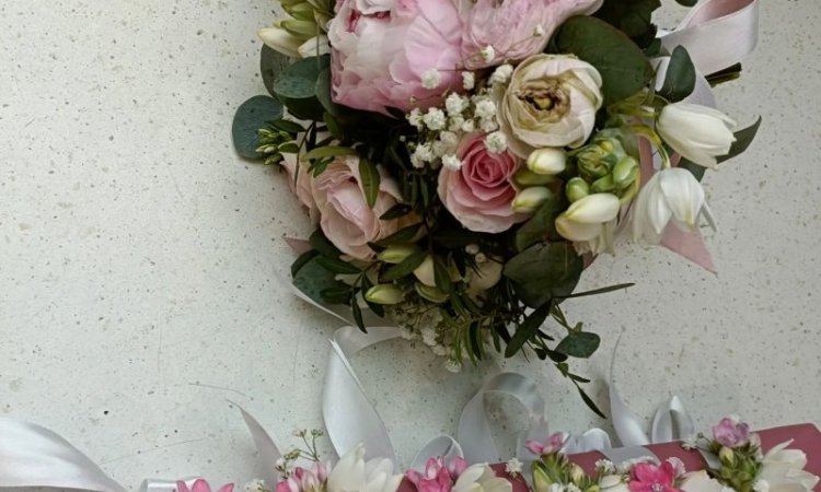 compositions-florales-pour-un-mariage-fleuriste-california-a-langon