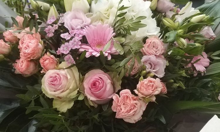 Bouquet champêtre rose et blanc
